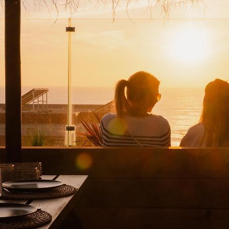 The Salty Pelican Yoga & Surf Retreat 에리세이라 외부 사진