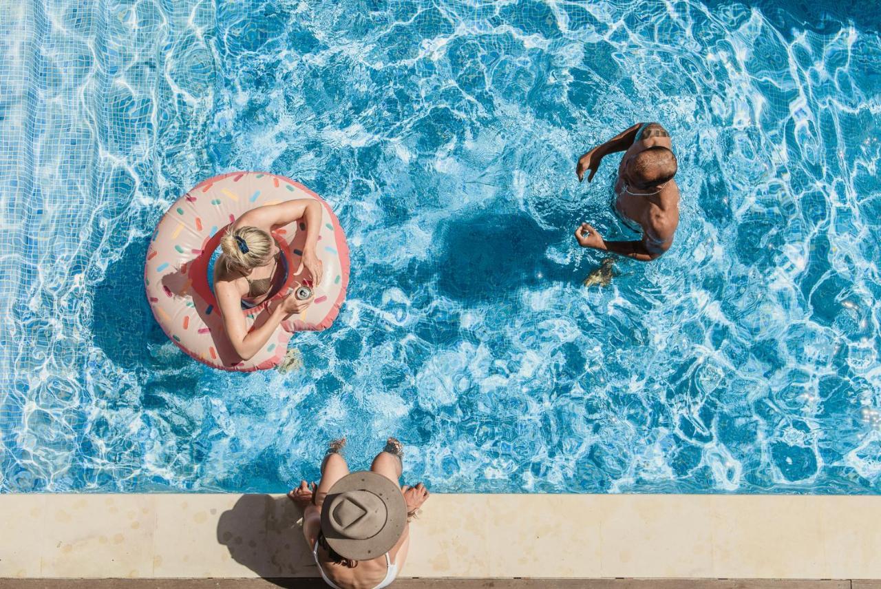 The Salty Pelican Yoga & Surf Retreat 에리세이라 외부 사진