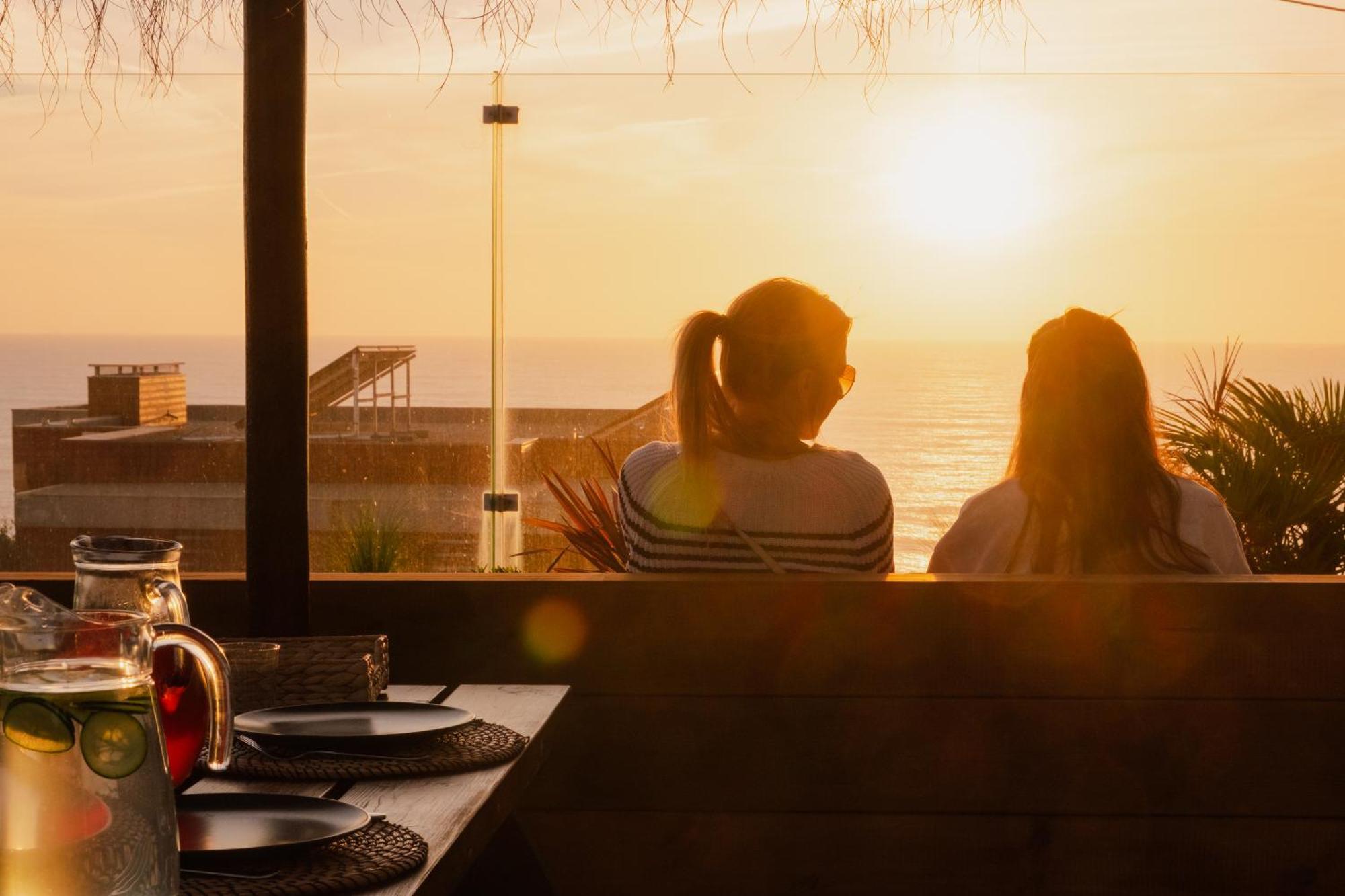The Salty Pelican Yoga & Surf Retreat 에리세이라 외부 사진