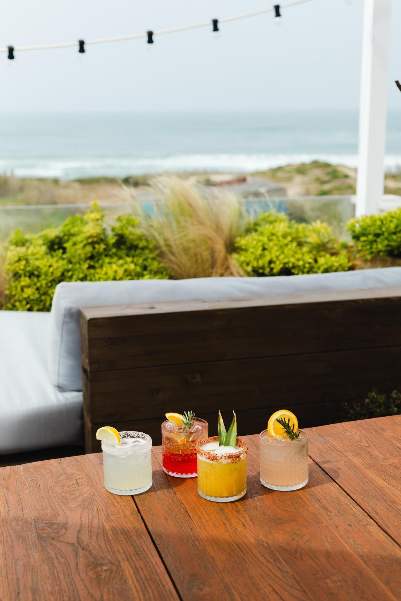 The Salty Pelican Yoga & Surf Retreat 에리세이라 외부 사진
